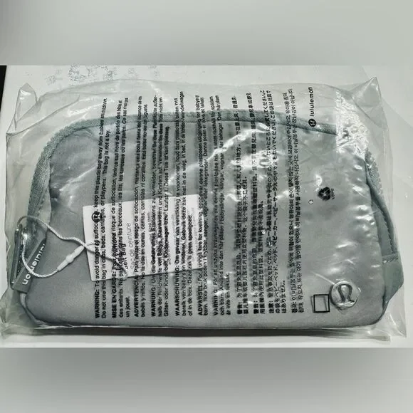 NWT Lululemon Everywhere Belt Bag Silver Drop Extended Strap Cute Hands Free - Picture 2 of 8